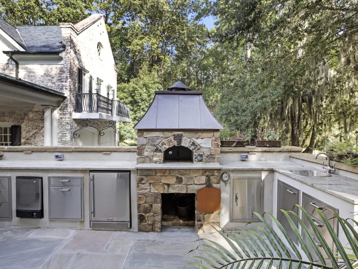 Outdoor kitchen with built-in pizza oven